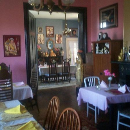 Ubon Thai Victorian Inn & Restaurant Staunton Exterior photo