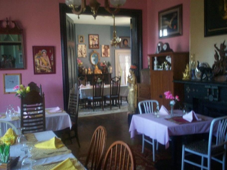 Ubon Thai Victorian Inn & Restaurant Staunton Exterior photo